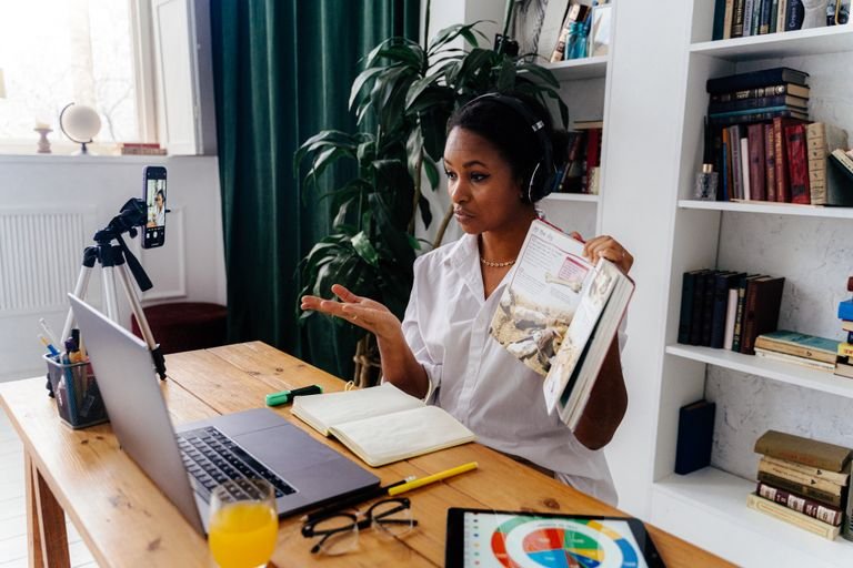 Turning Professional Expertise into Online Learning